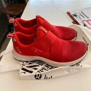RED CYCLING SHOES